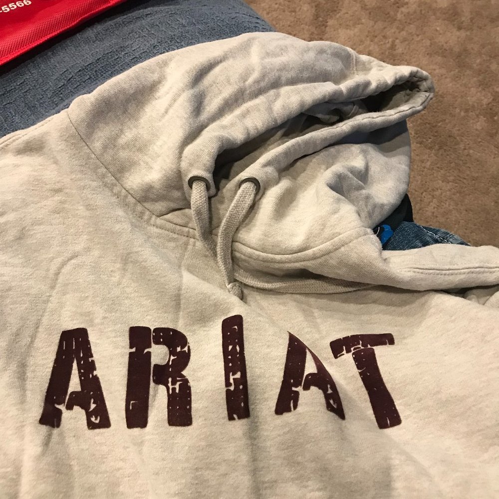 Ariat Long sleeve hoodie size small